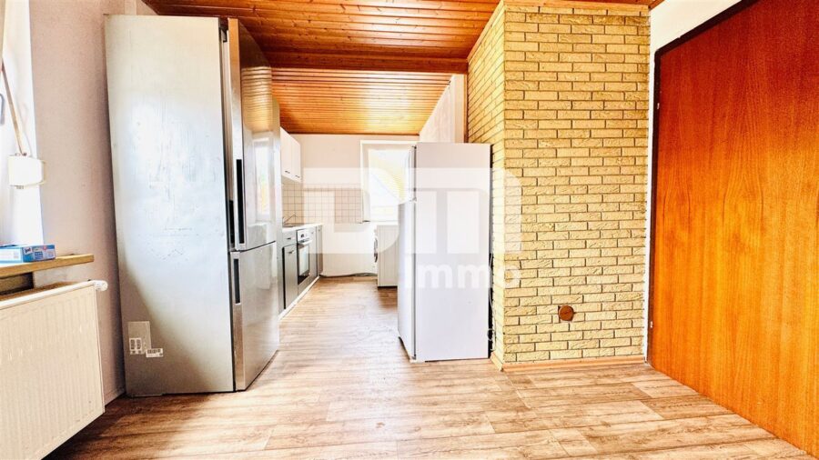 Gepflegtes Ein- bis Zweifamilienhaus mit Ladeneinheit in Dassel-Hilwartshausen - 1.OG Küche / Mit Küchenzeile